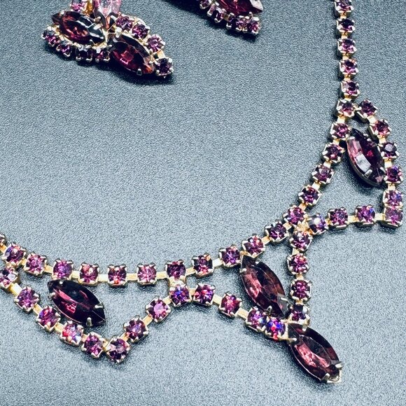 Vintage Necklace Choker and Clip-on Earrings Purple Rhinestones Set - Picture 12 of 14